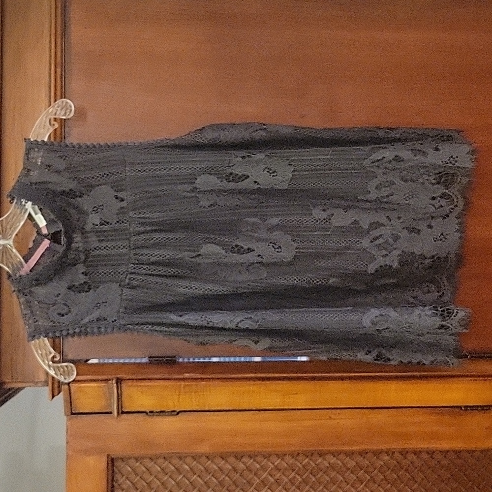 Coco + Jameson | Dark Gray Sleeveless High Neck Lace Blouse - size S